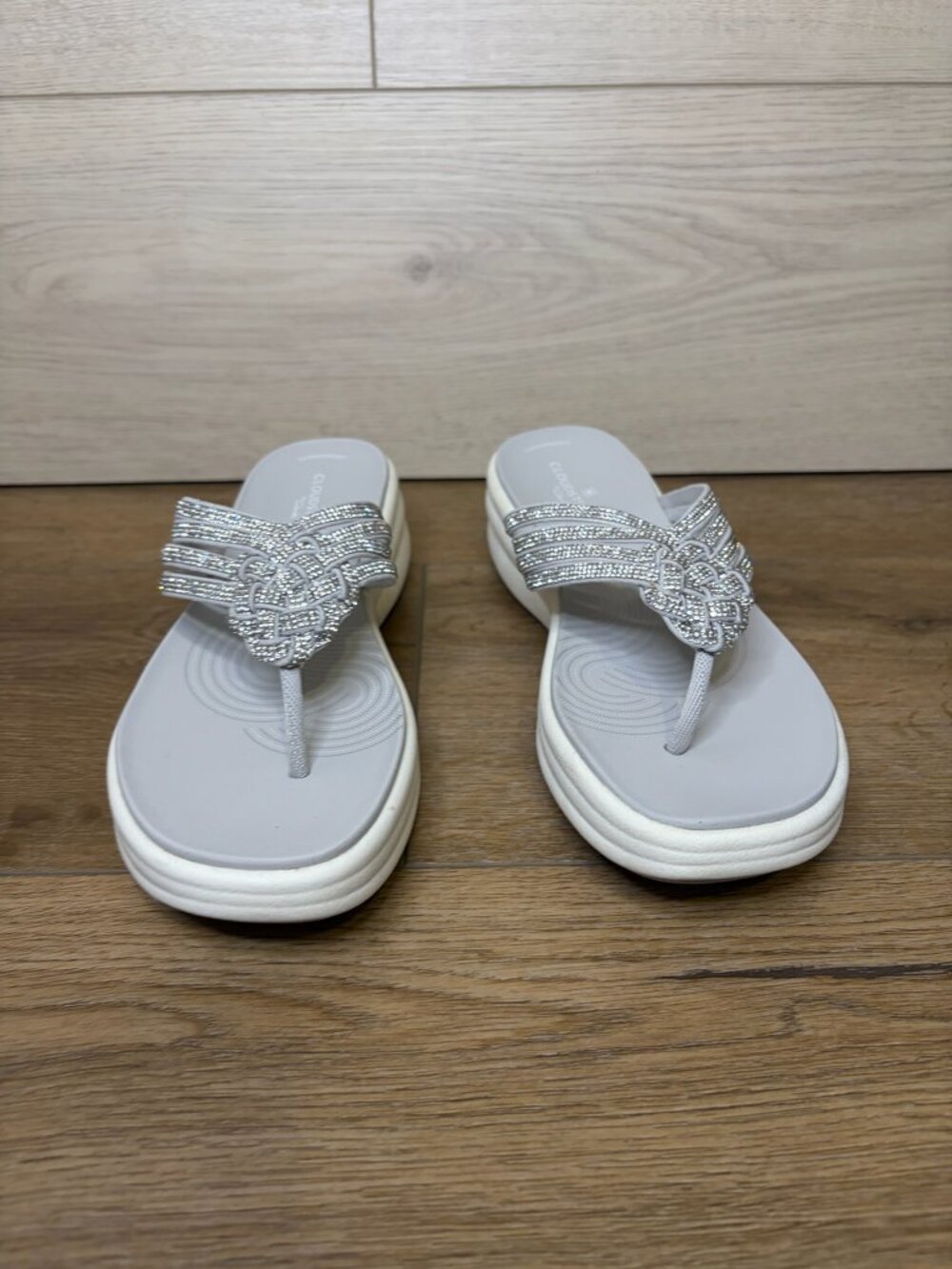 Cloudsteppers by Clarks Women's Drift Gem Silver Beaded Thong Wedge Sandals 6.5M